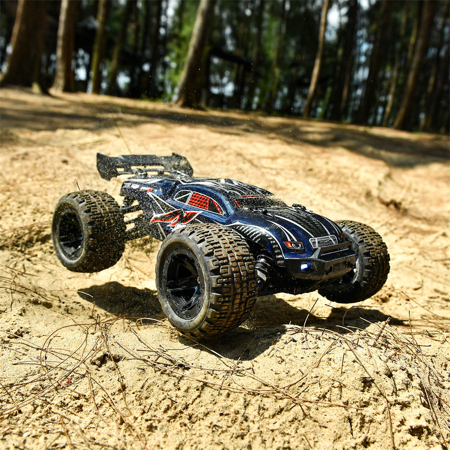 HM162 rc car running on sand