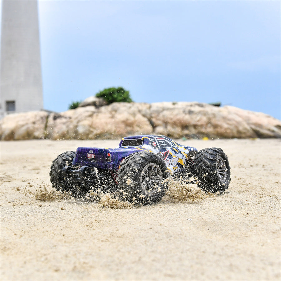 HM164 rc car running on sand 02